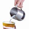 Venta al por mayor Acero inoxidable 304 Leche de café Jarra de espuma / jarra con medición y termómetro
